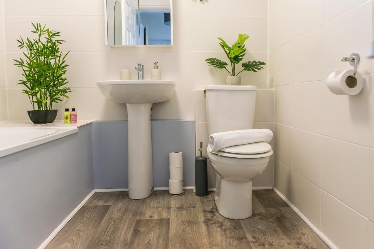 Ranby House - Cosy 2 Bed Home With Free Parking & Netflix By Rocketbnb Coventry